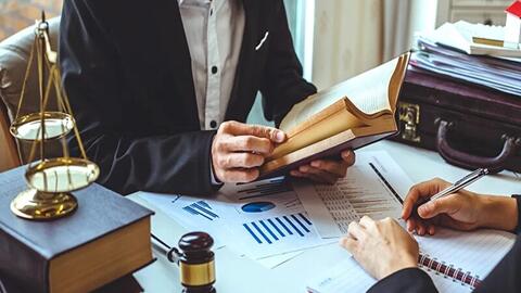 Quy định mã số, tiêu chuẩn chuyên môn, nghiệp vụ và xếp lương đối với các ngạch pháp chế viên