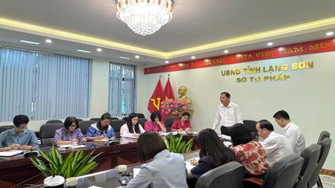 Giám đốc Sở Tư pháp làm việc với các phòng, đơn vị sự nghiệp trực thuộc Sở về kết quả thực hiện công tác 6 tháng đầu năm 2025