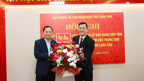 Điều động Chánh Văn phòng Sở Tư pháp đến nhận công tác và bổ nhiệm chức vụ Phó Giám đốc Trung tâm Phục vụ hành chính công tỉnh Lạng Sơn